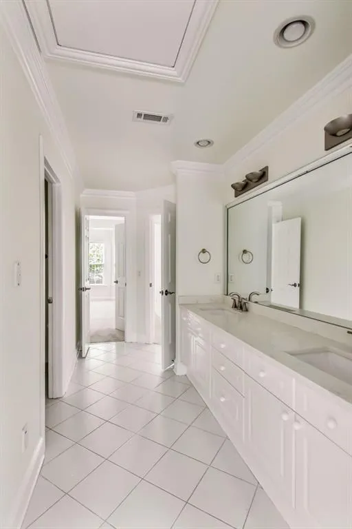6375 Glenridge Drive Unit 200, Atlanta, Georgia 30328, 4 Bedrooms Bedrooms, ,3 BathroomsBathrooms,Residential,Sold,6375 Glenridge Drive Unit 200,6943613