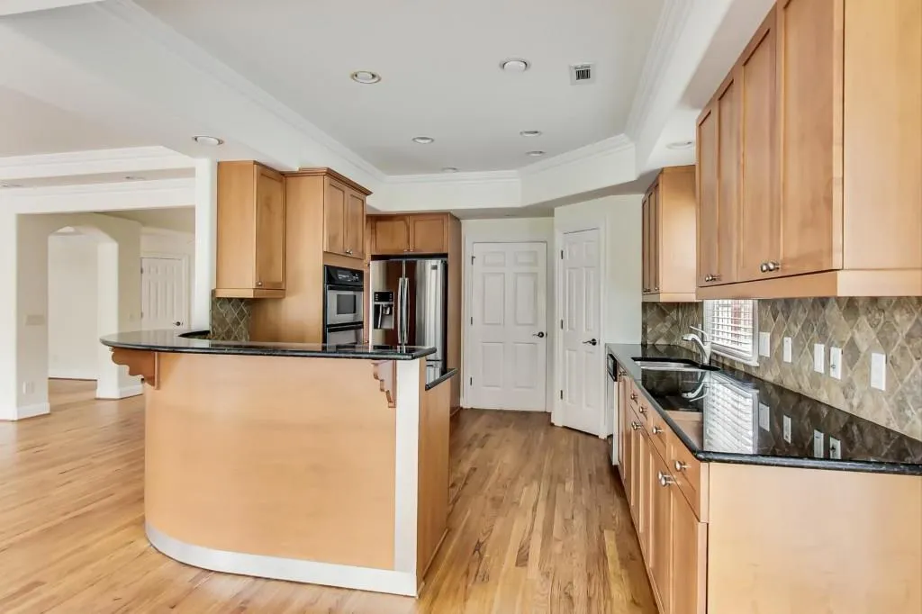 6375 Glenridge Drive Unit 200, Atlanta, Georgia 30328, 4 Bedrooms Bedrooms, ,3 BathroomsBathrooms,Residential,Sold,6375 Glenridge Drive Unit 200,6943613