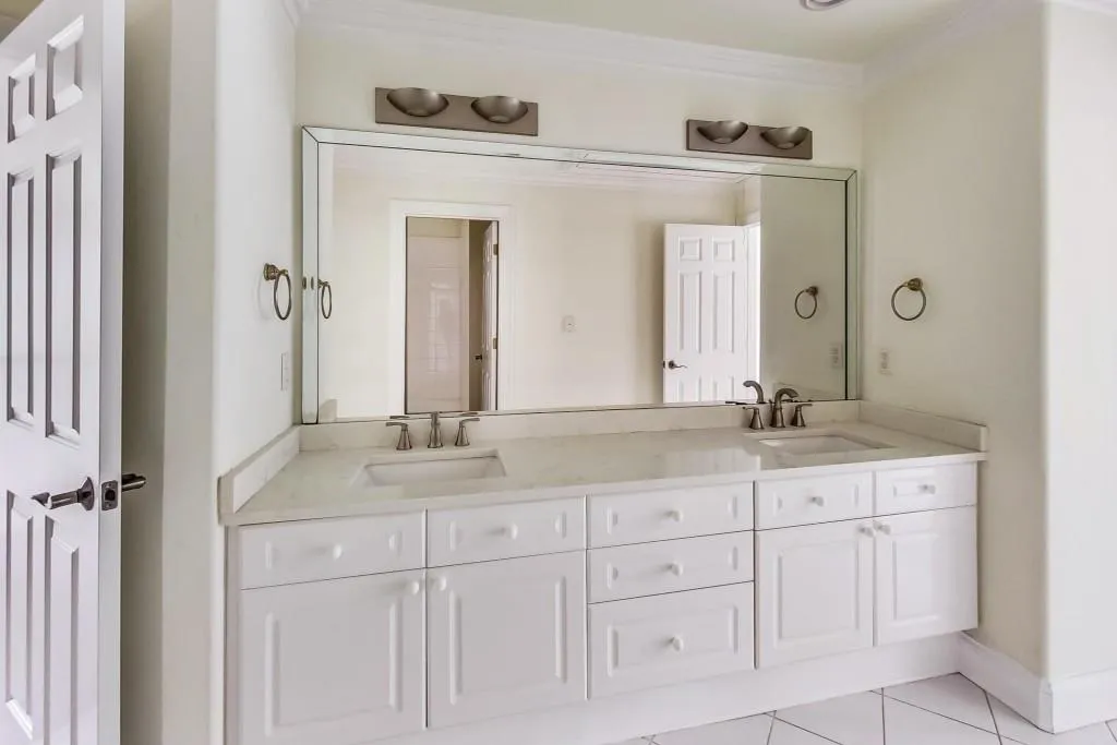 6375 Glenridge Drive Unit 200, Atlanta, Georgia 30328, 4 Bedrooms Bedrooms, ,3 BathroomsBathrooms,Residential,Sold,6375 Glenridge Drive Unit 200,6943613