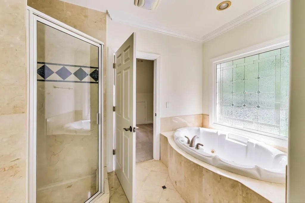 6375 Glenridge Drive Unit 200, Atlanta, Georgia 30328, 4 Bedrooms Bedrooms, ,3 BathroomsBathrooms,Residential,Sold,6375 Glenridge Drive Unit 200,6943613