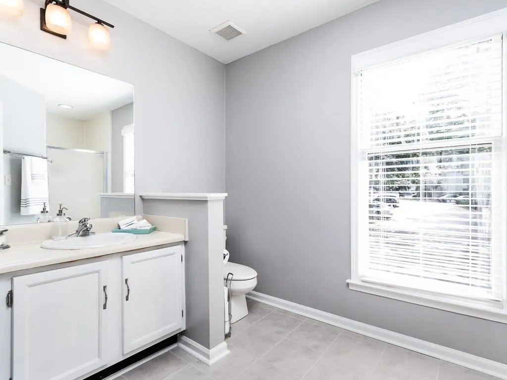 702 Garden Court, Atlanta, Georgia 30328, 2 Bedrooms Bedrooms, ,2 BathroomsBathrooms,Residential,Sold,702 Garden Court,5901785
