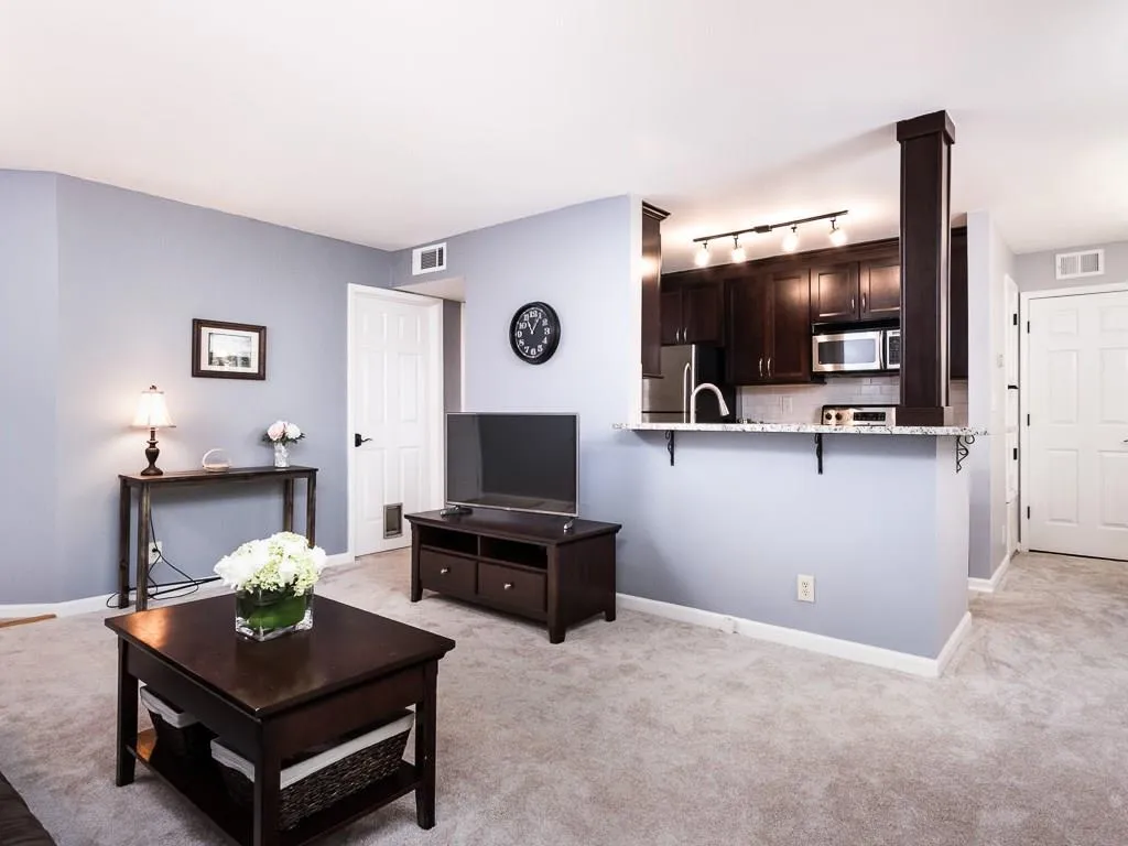 702 Garden Court, Atlanta, Georgia 30328, 2 Bedrooms Bedrooms, ,2 BathroomsBathrooms,Residential,Sold,702 Garden Court,5901785