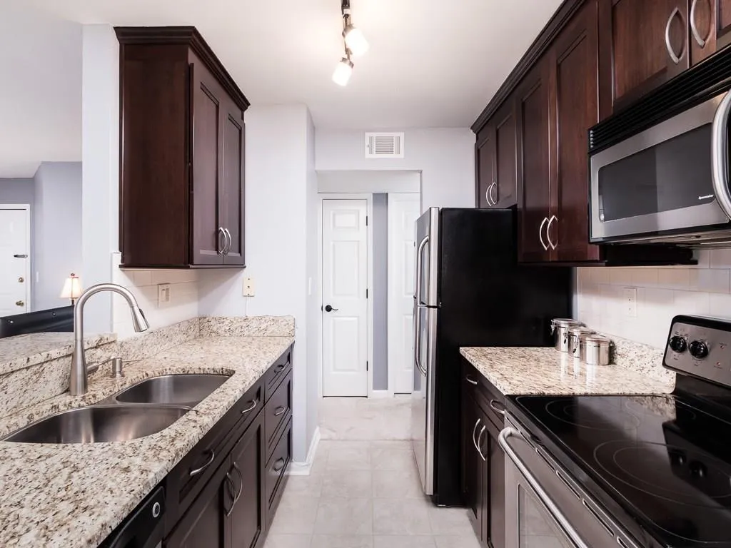 702 Garden Court, Atlanta, Georgia 30328, 2 Bedrooms Bedrooms, ,2 BathroomsBathrooms,Residential,Sold,702 Garden Court,5901785