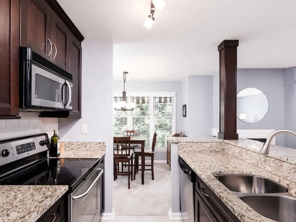 702 Garden Court, Atlanta, Georgia 30328, 2 Bedrooms Bedrooms, ,2 BathroomsBathrooms,Residential,Sold,702 Garden Court,5901785