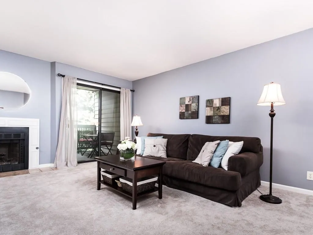 702 Garden Court, Atlanta, Georgia 30328, 2 Bedrooms Bedrooms, ,2 BathroomsBathrooms,Residential,Sold,702 Garden Court,5901785