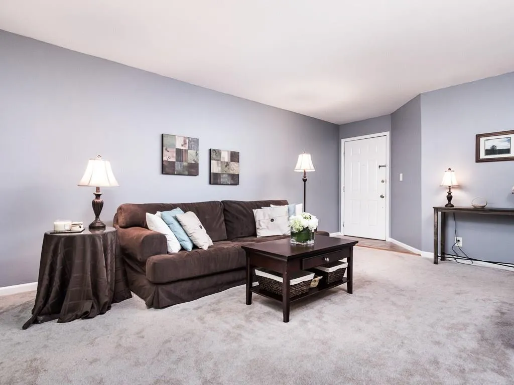 702 Garden Court, Atlanta, Georgia 30328, 2 Bedrooms Bedrooms, ,2 BathroomsBathrooms,Residential,Sold,702 Garden Court,5901785