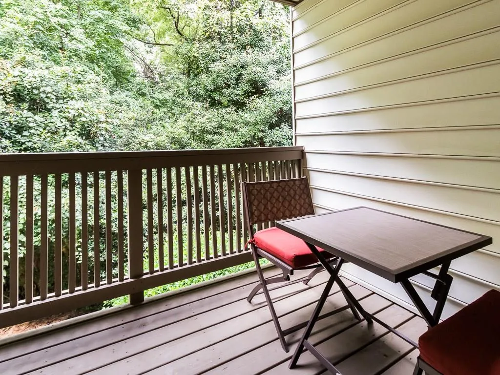 702 Garden Court, Atlanta, Georgia 30328, 2 Bedrooms Bedrooms, ,2 BathroomsBathrooms,Residential,Sold,702 Garden Court,5901785