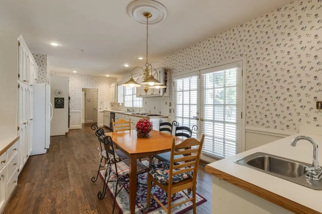 3205 Spalding Drive, Sandy Springs, Georgia 30350, 5 Bedrooms Bedrooms, ,4 BathroomsBathrooms,Residential,Sold,3205 Spalding Drive,7423848