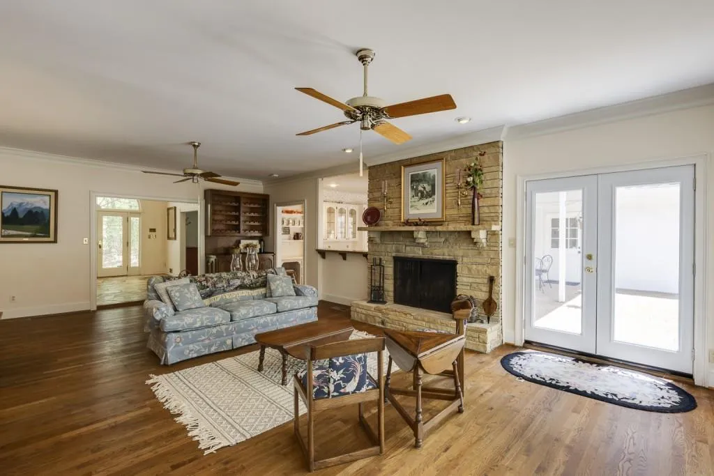3205 Spalding Drive, Sandy Springs, Georgia 30350, 5 Bedrooms Bedrooms, ,4 BathroomsBathrooms,Residential,Sold,3205 Spalding Drive,7423848