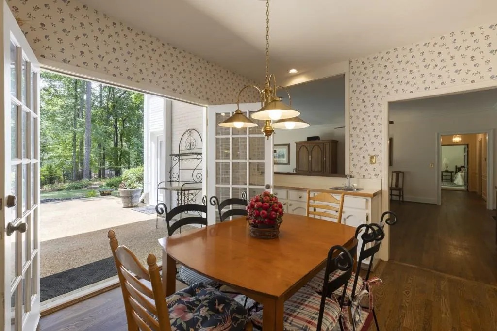 3205 Spalding Drive, Sandy Springs, Georgia 30350, 5 Bedrooms Bedrooms, ,4 BathroomsBathrooms,Residential,Sold,3205 Spalding Drive,7423848