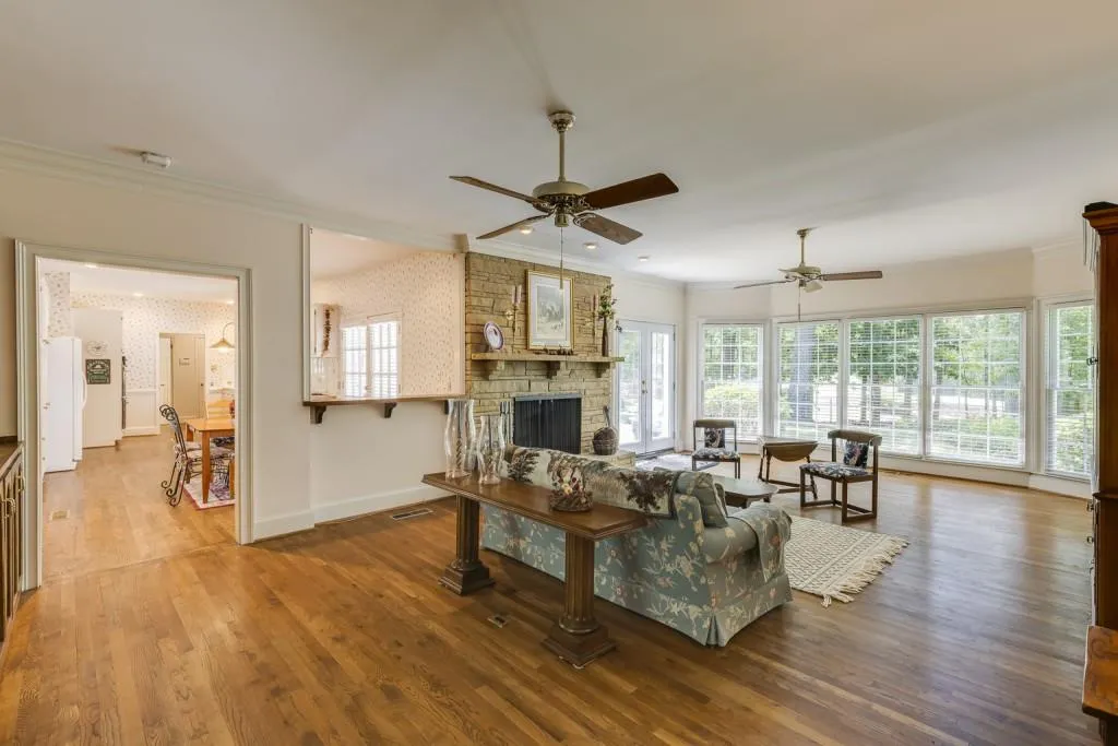 3205 Spalding Drive, Sandy Springs, Georgia 30350, 5 Bedrooms Bedrooms, ,4 BathroomsBathrooms,Residential,Sold,3205 Spalding Drive,7423848