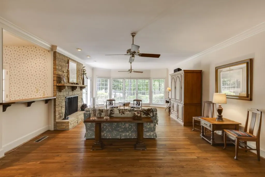 3205 Spalding Drive, Sandy Springs, Georgia 30350, 5 Bedrooms Bedrooms, ,4 BathroomsBathrooms,Residential,Sold,3205 Spalding Drive,7423848