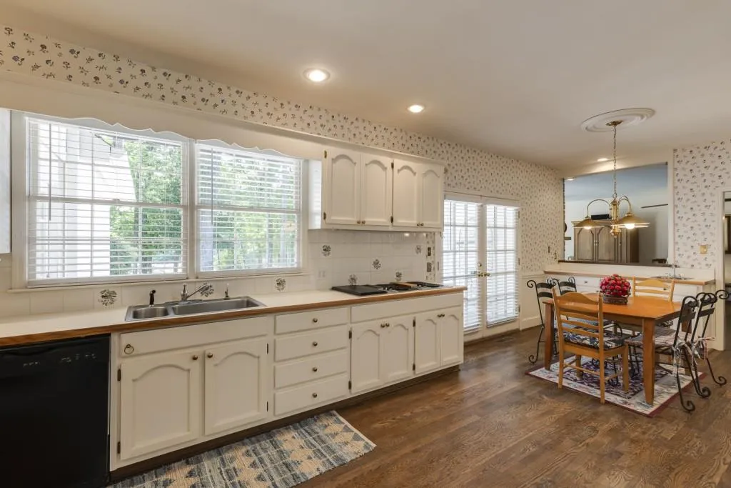 3205 Spalding Drive, Sandy Springs, Georgia 30350, 5 Bedrooms Bedrooms, ,4 BathroomsBathrooms,Residential,Sold,3205 Spalding Drive,7423848