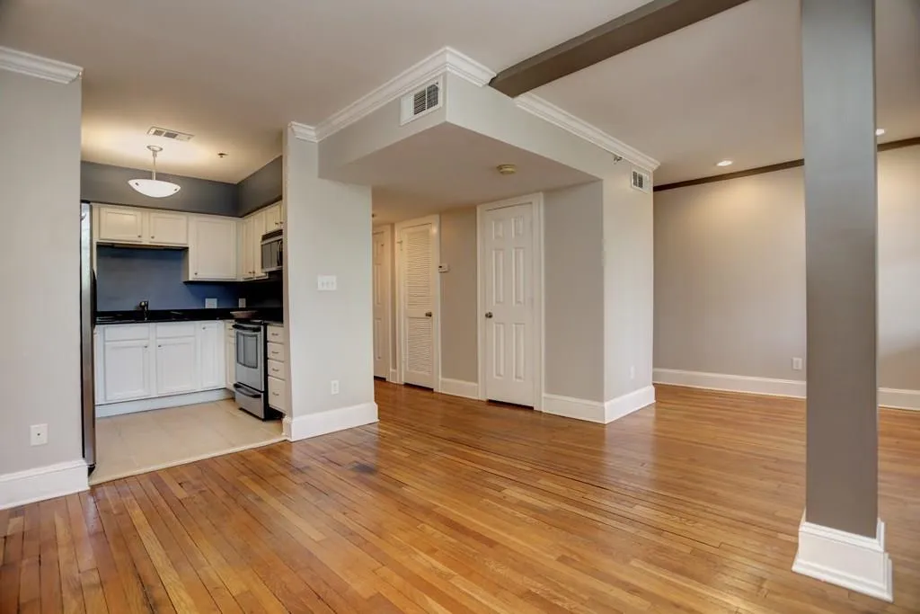 2855 Peachtree Road Ne Unit 311, Atlanta, Georgia 30305, 2 Bedrooms Bedrooms, ,2 BathroomsBathrooms,Residential,Sold,2855 Peachtree Road Ne Unit 311,5678032