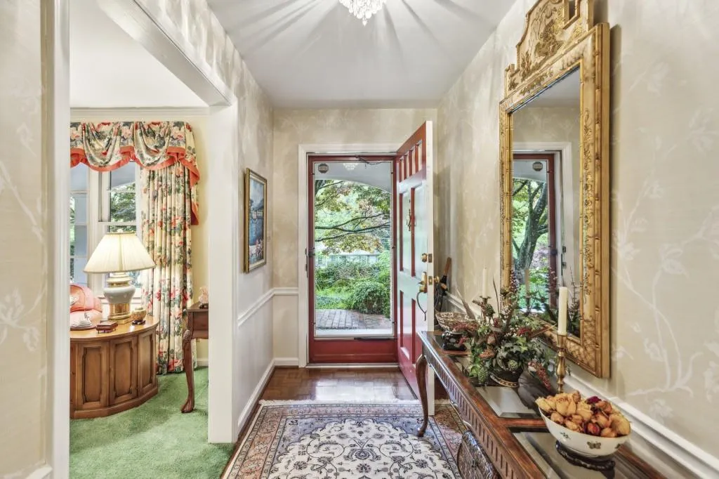 255 Beachland Drive, Atlanta, Georgia 30342, 3 Bedrooms Bedrooms, ,3 BathroomsBathrooms,Residential,Sold,255 Beachland Drive,7369030