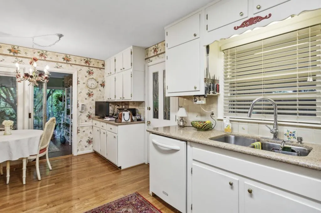 255 Beachland Drive, Atlanta, Georgia 30342, 3 Bedrooms Bedrooms, ,3 BathroomsBathrooms,Residential,Sold,255 Beachland Drive,7369030