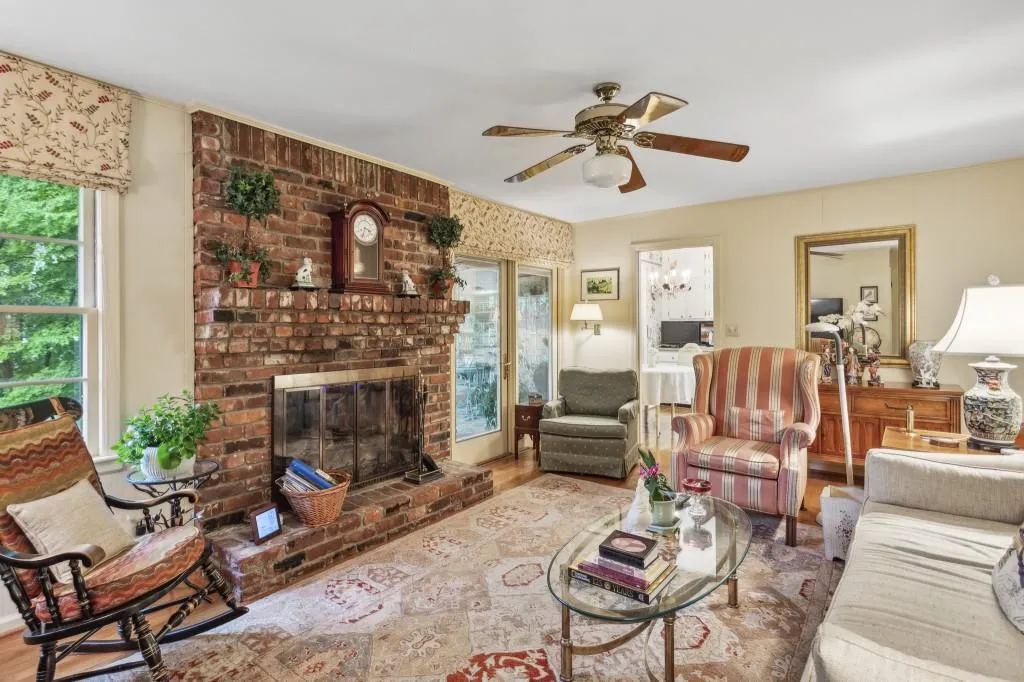 255 Beachland Drive, Atlanta, Georgia 30342, 3 Bedrooms Bedrooms, ,3 BathroomsBathrooms,Residential,Sold,255 Beachland Drive,7369030