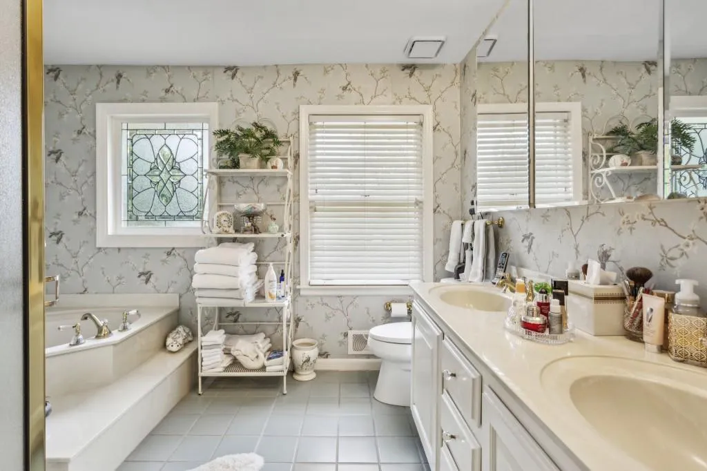 255 Beachland Drive, Atlanta, Georgia 30342, 3 Bedrooms Bedrooms, ,3 BathroomsBathrooms,Residential,Sold,255 Beachland Drive,7369030