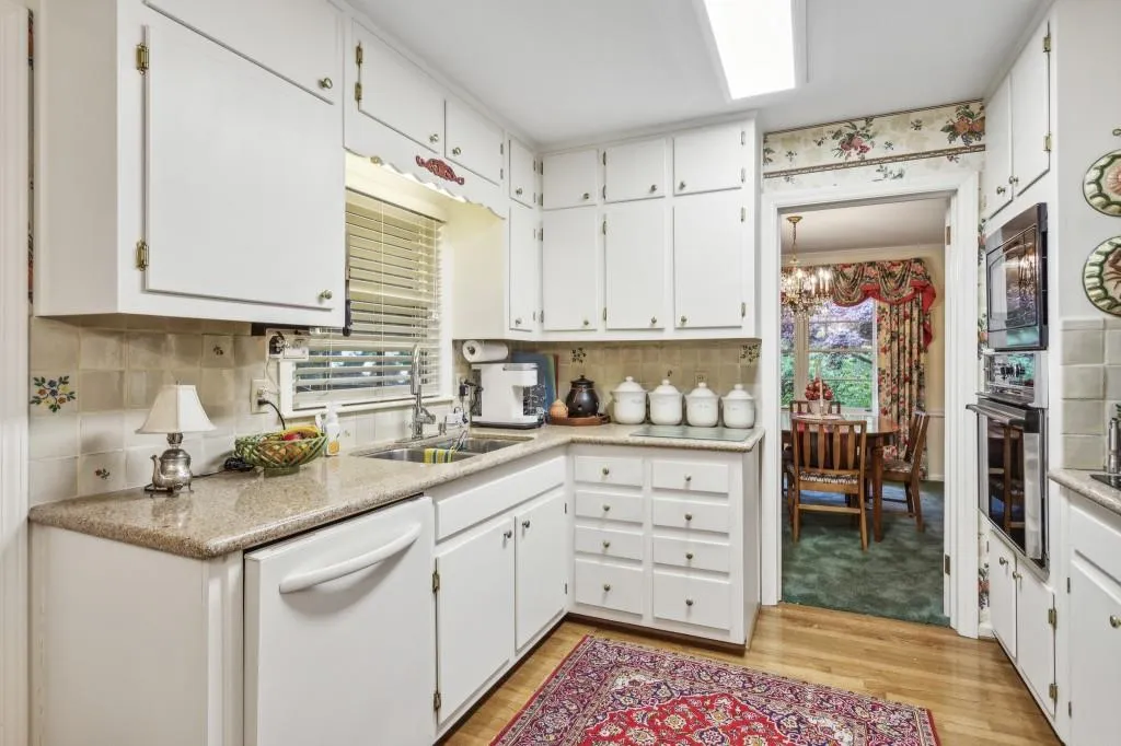 255 Beachland Drive, Atlanta, Georgia 30342, 3 Bedrooms Bedrooms, ,3 BathroomsBathrooms,Residential,Sold,255 Beachland Drive,7369030