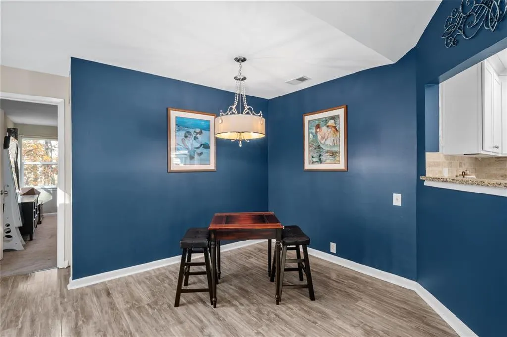 71 Dunwoody Springs Drive, Atlanta, Georgia 30328, 3 Bedrooms Bedrooms, ,2 BathroomsBathrooms,Residential,Sold,71 Dunwoody Springs Drive,7494054