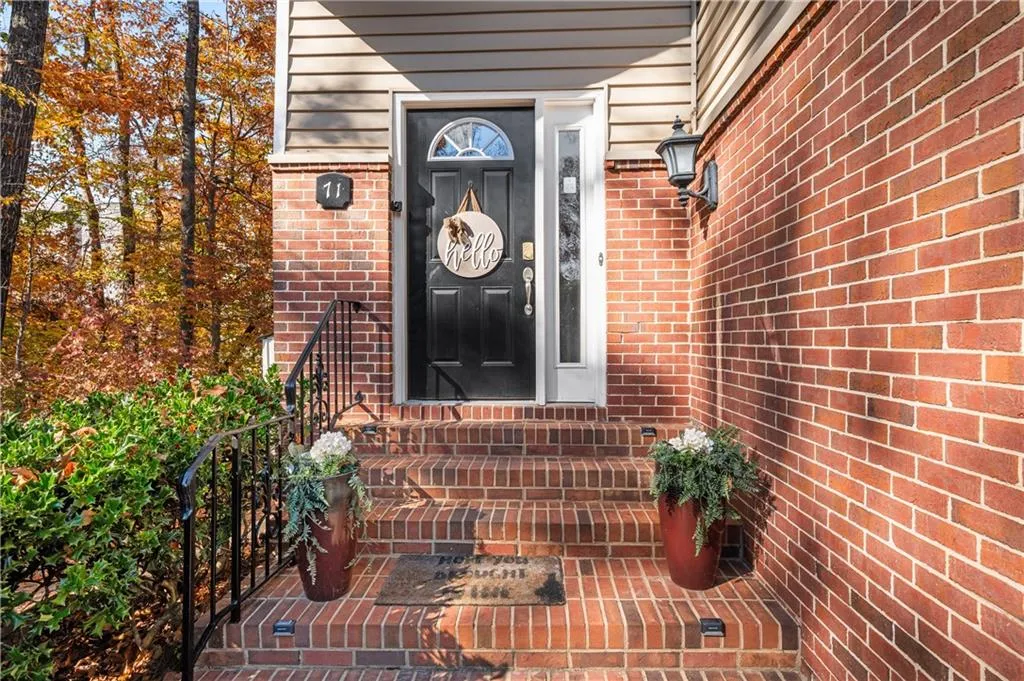 71 Dunwoody Springs Drive, Atlanta, Georgia 30328, 3 Bedrooms Bedrooms, ,2 BathroomsBathrooms,Residential,Sold,71 Dunwoody Springs Drive,7494054