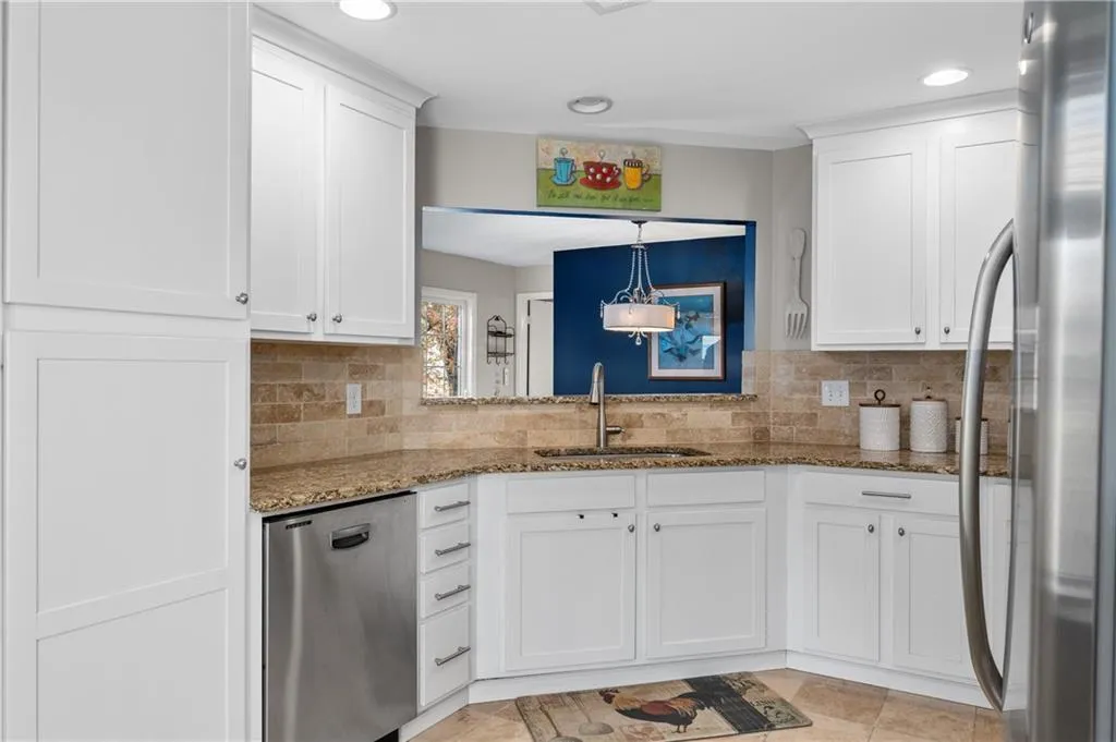 71 Dunwoody Springs Drive, Atlanta, Georgia 30328, 3 Bedrooms Bedrooms, ,2 BathroomsBathrooms,Residential,Sold,71 Dunwoody Springs Drive,7494054