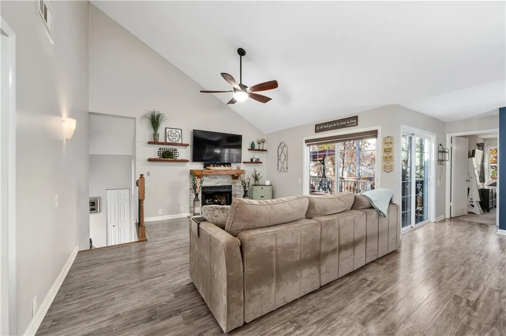 71 Dunwoody Springs Drive, Atlanta, Georgia 30328, 3 Bedrooms Bedrooms, ,2 BathroomsBathrooms,Residential,Sold,71 Dunwoody Springs Drive,7494054