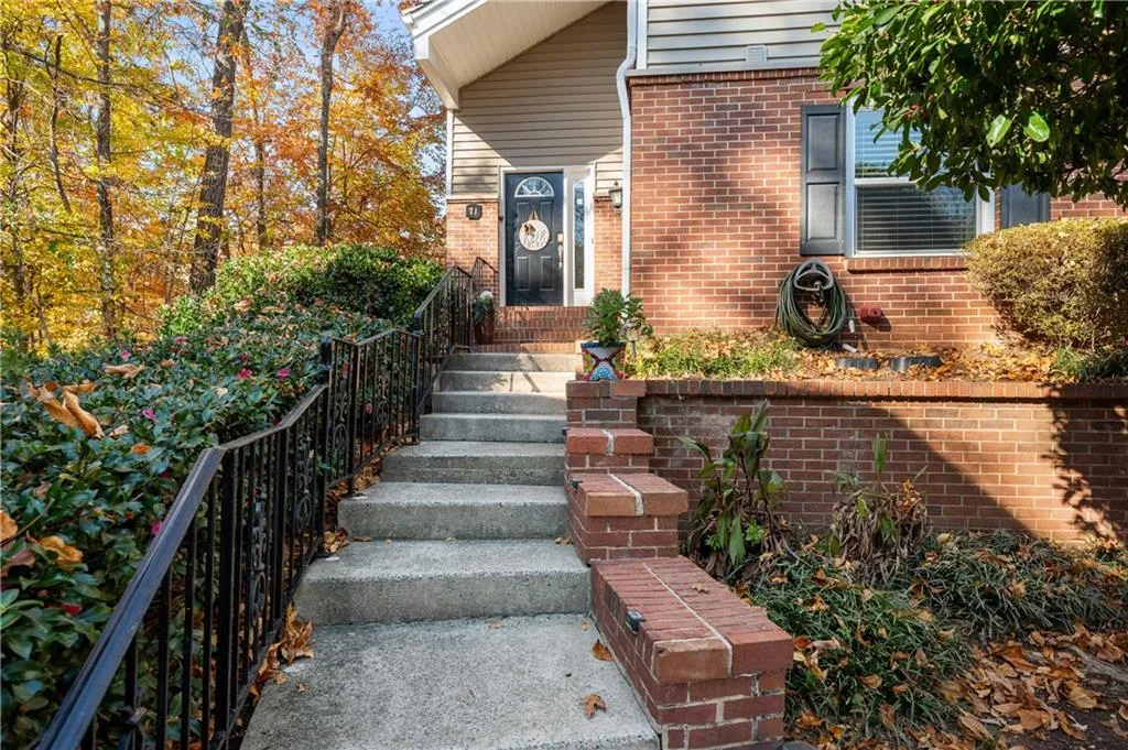 71 Dunwoody Springs Drive, Atlanta, Georgia 30328, 3 Bedrooms Bedrooms, ,2 BathroomsBathrooms,Residential,Sold,71 Dunwoody Springs Drive,7494054