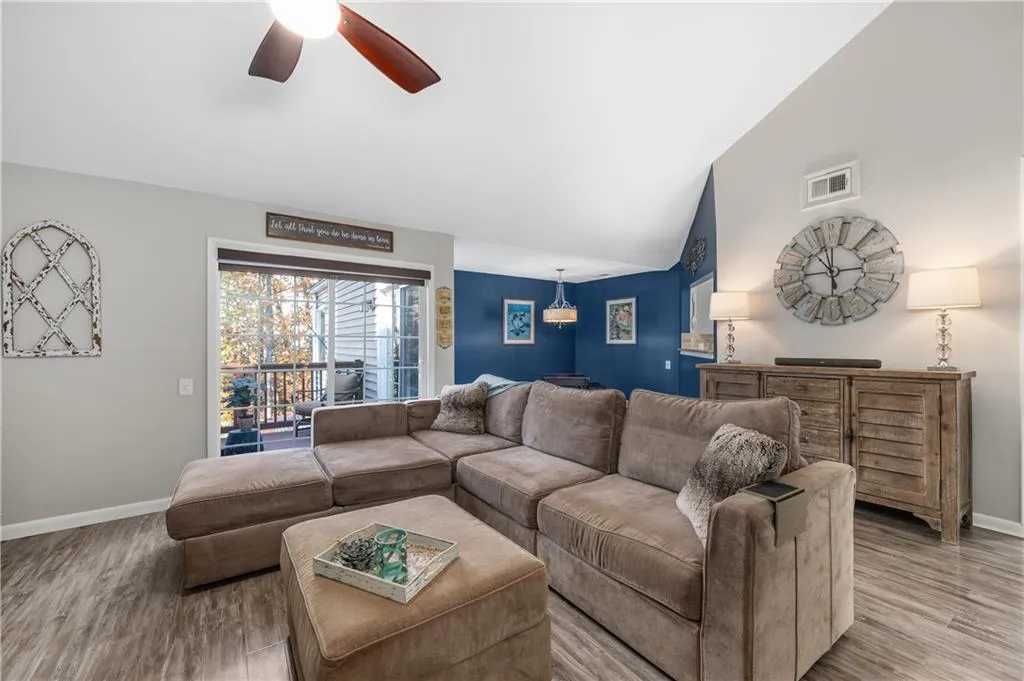 71 Dunwoody Springs Drive, Atlanta, Georgia 30328, 3 Bedrooms Bedrooms, ,2 BathroomsBathrooms,Residential,Sold,71 Dunwoody Springs Drive,7494054