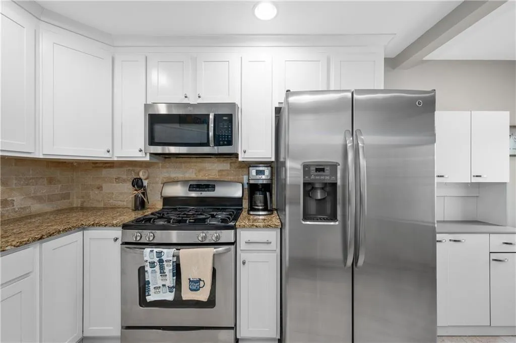 71 Dunwoody Springs Drive, Atlanta, Georgia 30328, 3 Bedrooms Bedrooms, ,2 BathroomsBathrooms,Residential,Sold,71 Dunwoody Springs Drive,7494054