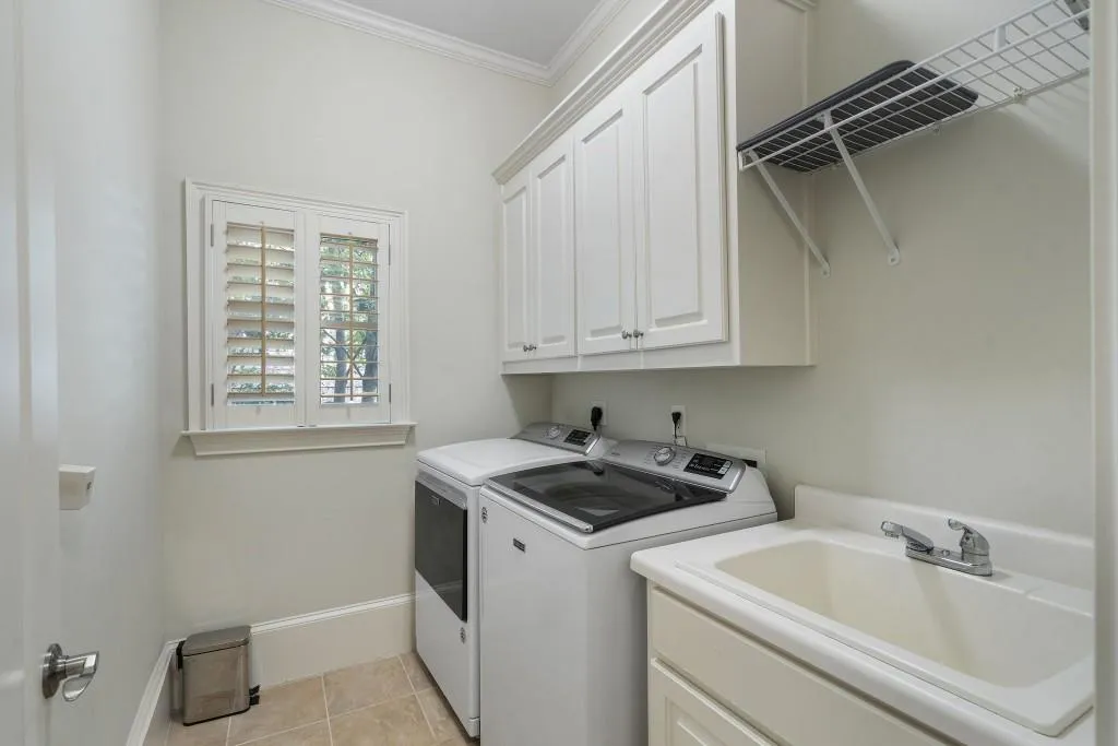 7922 Stratford Lane, Sandy Springs, Georgia 30350, 4 Bedrooms Bedrooms, ,4 BathroomsBathrooms,Residential,For Sale,7922 Stratford Lane,7746396
