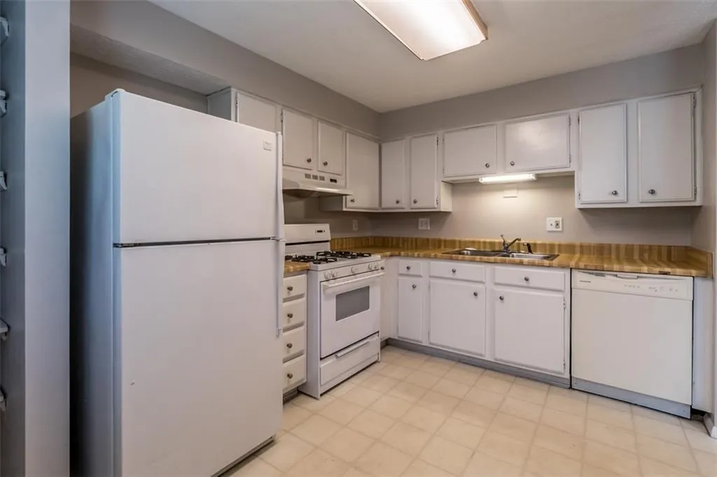 8869 Roberts Drive, Atlanta, Georgia 30350, 2 Bedrooms Bedrooms, ,2 BathroomsBathrooms,Residential,Sold,8869 Roberts Drive,6518417