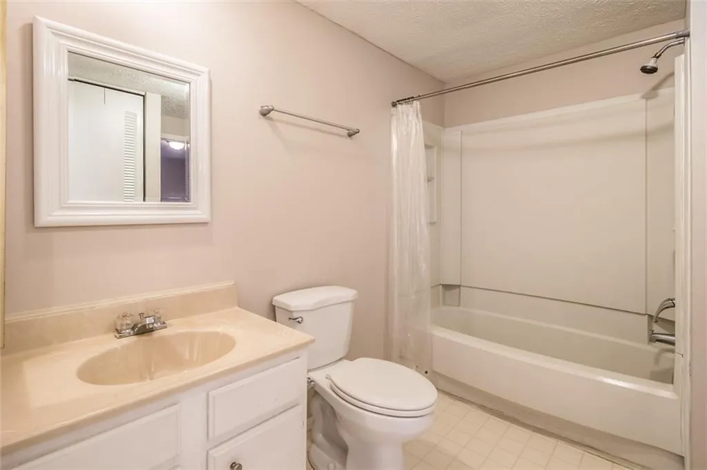 8869 Roberts Drive, Atlanta, Georgia 30350, 2 Bedrooms Bedrooms, ,2 BathroomsBathrooms,Residential,Sold,8869 Roberts Drive,6518417