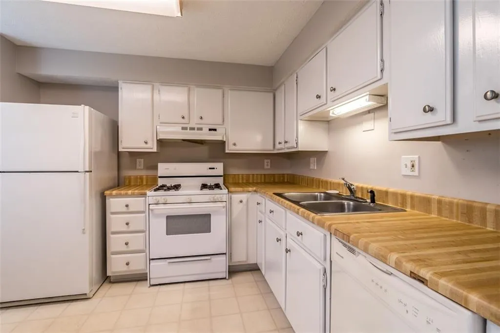 8869 Roberts Drive, Atlanta, Georgia 30350, 2 Bedrooms Bedrooms, ,2 BathroomsBathrooms,Residential,Sold,8869 Roberts Drive,6518417
