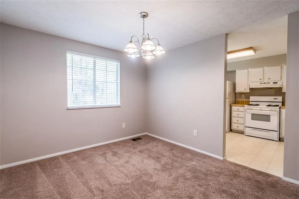 8869 Roberts Drive, Atlanta, Georgia 30350, 2 Bedrooms Bedrooms, ,2 BathroomsBathrooms,Residential,Sold,8869 Roberts Drive,6518417