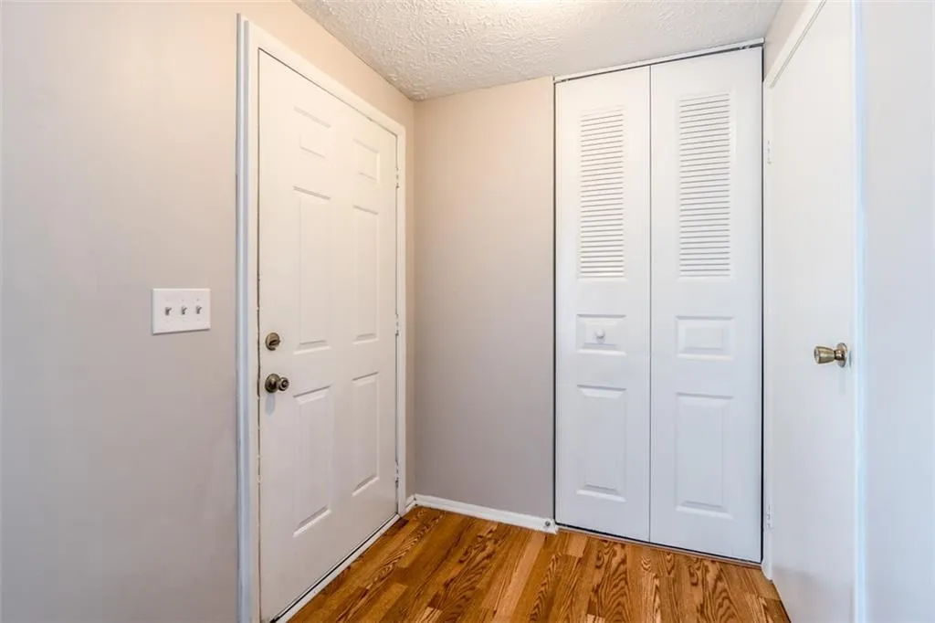 8869 Roberts Drive, Atlanta, Georgia 30350, 2 Bedrooms Bedrooms, ,2 BathroomsBathrooms,Residential,Sold,8869 Roberts Drive,6518417