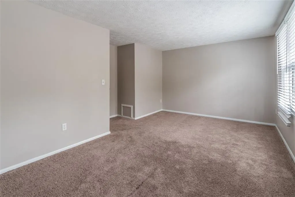 8869 Roberts Drive, Atlanta, Georgia 30350, 2 Bedrooms Bedrooms, ,2 BathroomsBathrooms,Residential,Sold,8869 Roberts Drive,6518417