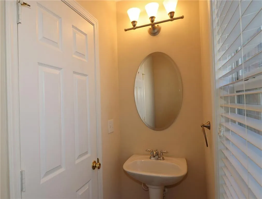 647 Coligny Court, Sandy Springs, Georgia 30350, 4 Bedrooms Bedrooms, ,3 BathroomsBathrooms,Residential,Sold,647 Coligny Court,6105850