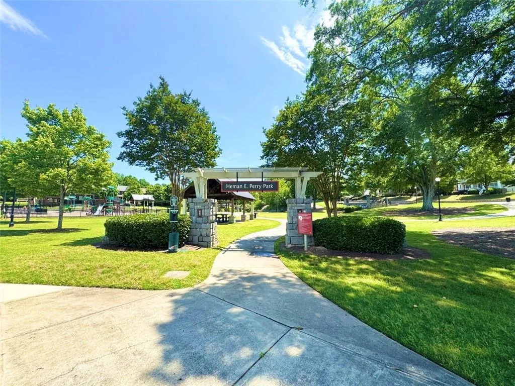 2100 Drew Drive Nw, Atlanta, Georgia 30318, 4 Bedrooms Bedrooms, ,3 BathroomsBathrooms,Residential,For Sale,2100 Drew Drive Nw,7631111