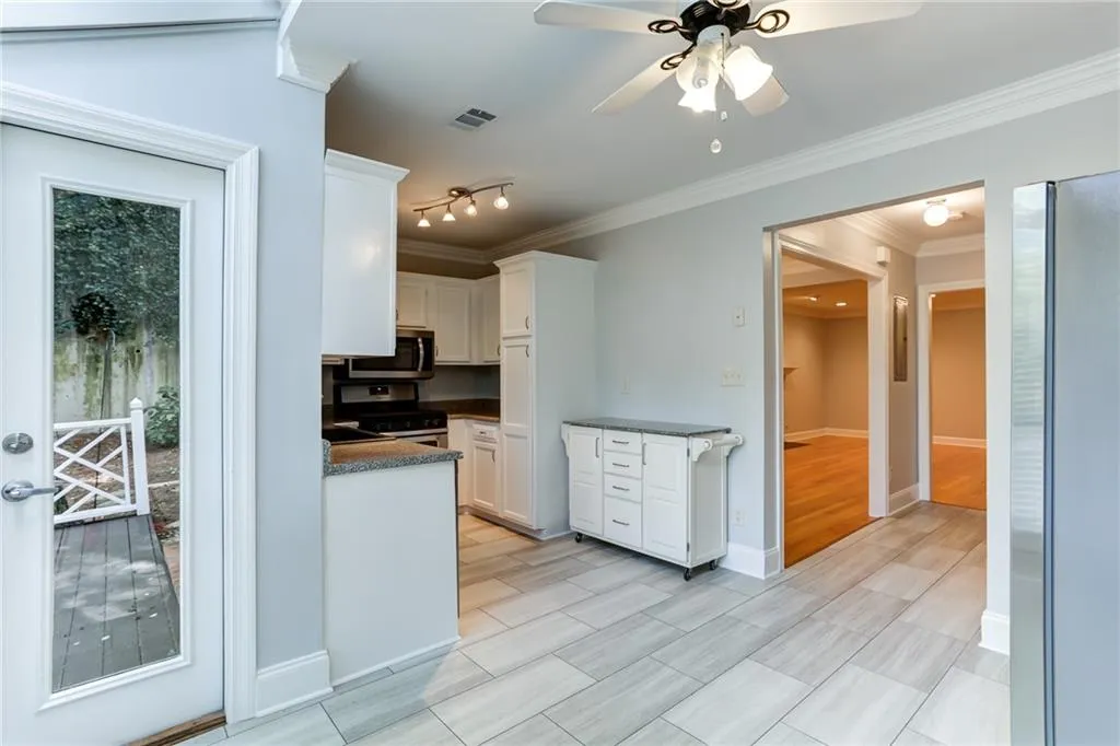 7500 Roswell Road Unit 88, Sandy Springs, Georgia 30350, 2 Bedrooms Bedrooms, ,2 BathroomsBathrooms,Residential,Sold,7500 Roswell Road Unit 88,6551765