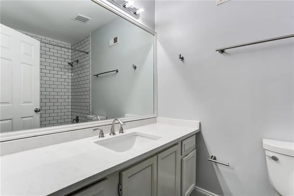 7500 Roswell Road Unit 88, Sandy Springs, Georgia 30350, 2 Bedrooms Bedrooms, ,2 BathroomsBathrooms,Residential,Sold,7500 Roswell Road Unit 88,6551765
