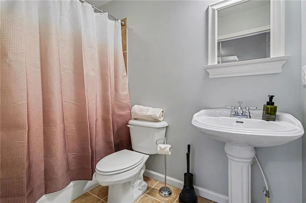 657 Lockton Place, Atlanta, Georgia 30342, 4 Bedrooms Bedrooms, ,4 BathroomsBathrooms,Residential,For Sale,657 Lockton Place,7725775