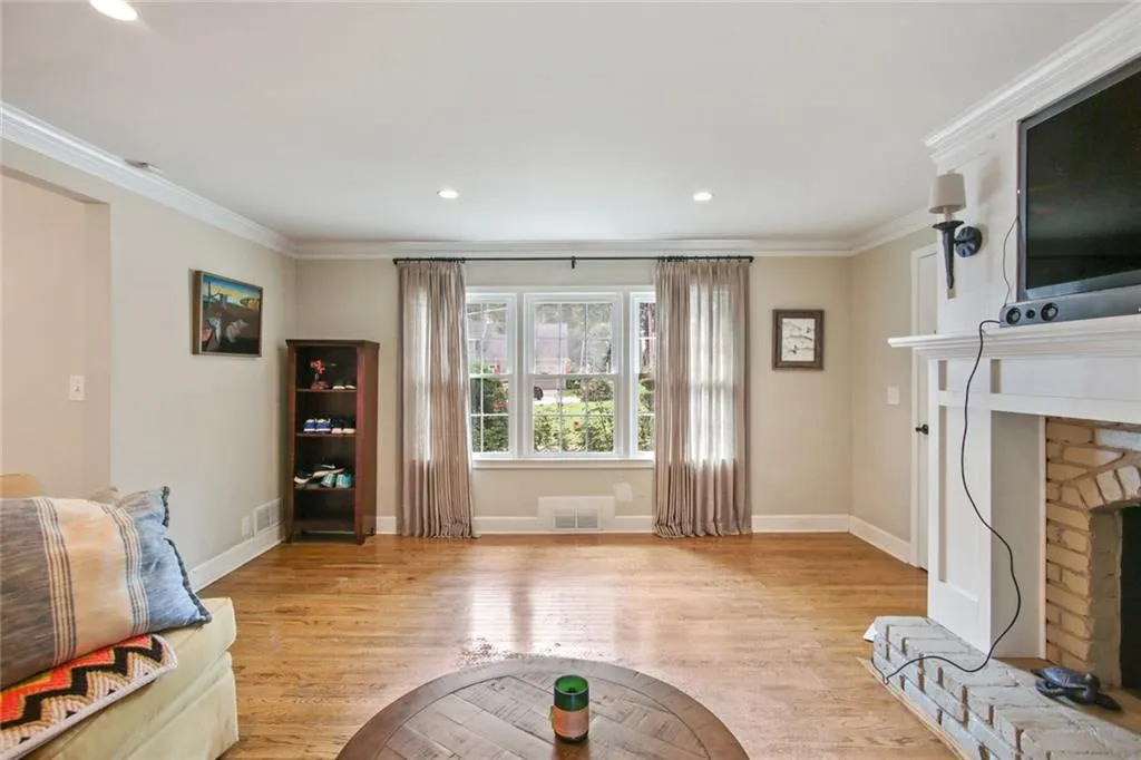 7265 Dunhill Terrace, Sandy Springs, Georgia 30328, 4 Bedrooms Bedrooms, ,3 BathroomsBathrooms,Residential,Sold,7265 Dunhill Terrace,6937857