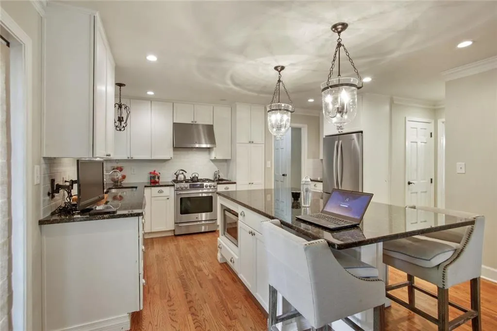 7265 Dunhill Terrace, Sandy Springs, Georgia 30328, 4 Bedrooms Bedrooms, ,3 BathroomsBathrooms,Residential,Sold,7265 Dunhill Terrace,6937857