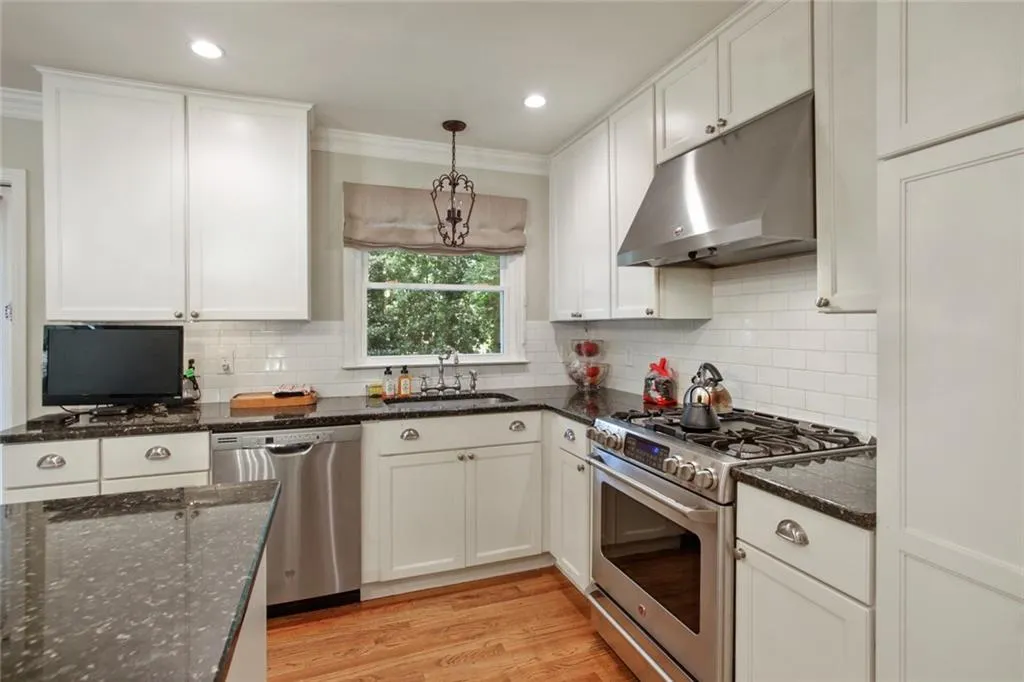 7265 Dunhill Terrace, Sandy Springs, Georgia 30328, 4 Bedrooms Bedrooms, ,3 BathroomsBathrooms,Residential,Sold,7265 Dunhill Terrace,6937857