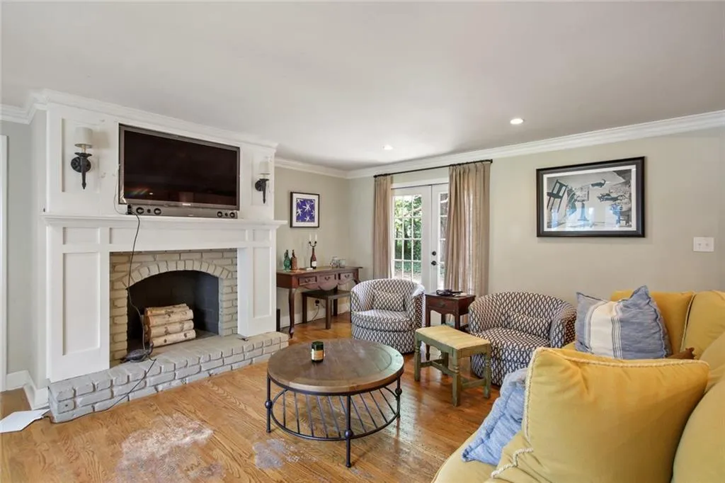 7265 Dunhill Terrace, Sandy Springs, Georgia 30328, 4 Bedrooms Bedrooms, ,3 BathroomsBathrooms,Residential,Sold,7265 Dunhill Terrace,6937857