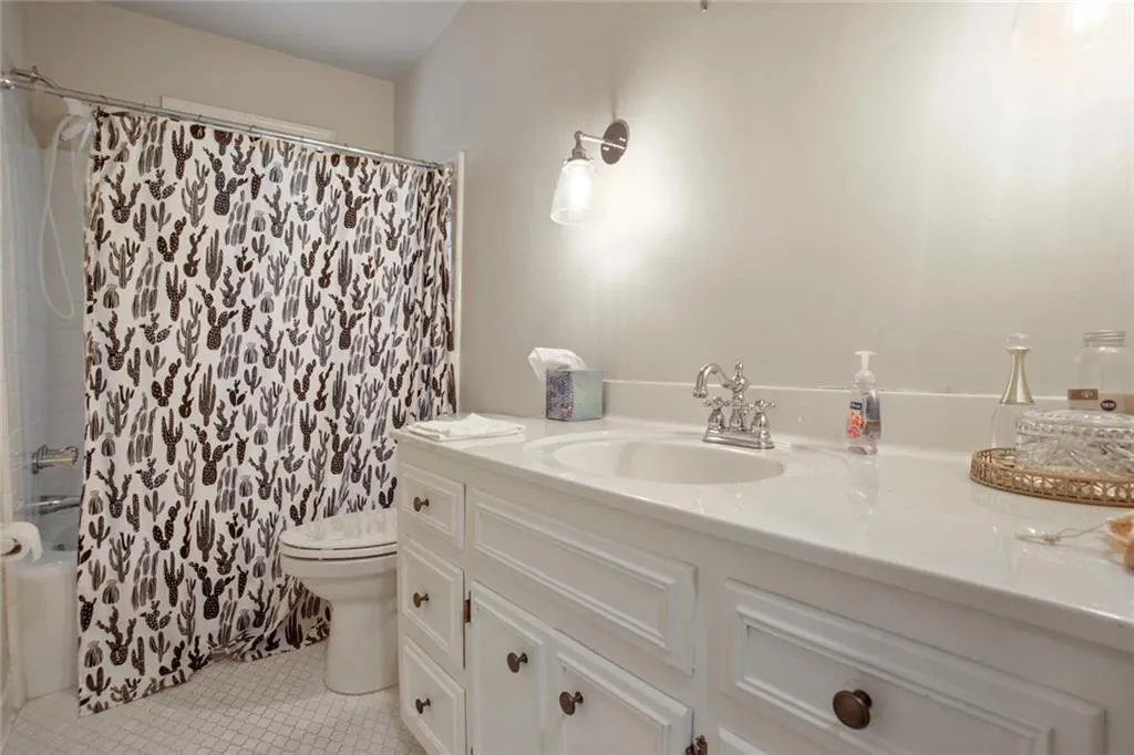 7265 Dunhill Terrace, Sandy Springs, Georgia 30328, 4 Bedrooms Bedrooms, ,3 BathroomsBathrooms,Residential,Sold,7265 Dunhill Terrace,6937857