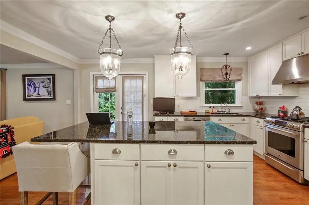 7265 Dunhill Terrace, Sandy Springs, Georgia 30328, 4 Bedrooms Bedrooms, ,3 BathroomsBathrooms,Residential,Sold,7265 Dunhill Terrace,6937857