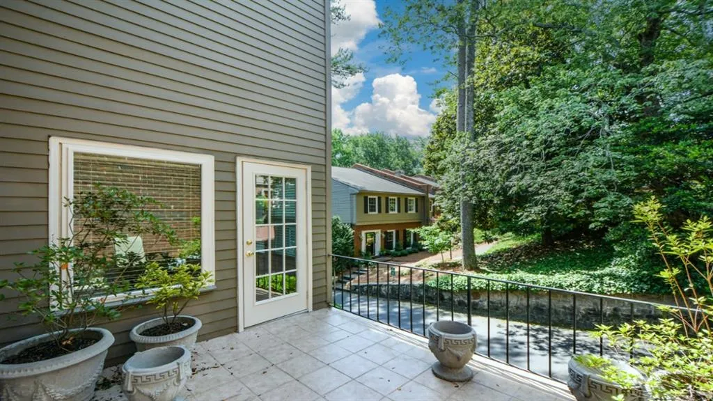 5267 Glenridge Drive Ne Unit 5267, Atlanta, Georgia 30342, 3 Bedrooms Bedrooms, ,3 BathroomsBathrooms,Residential,Sold,5267 Glenridge Drive Ne Unit 5267,7061332