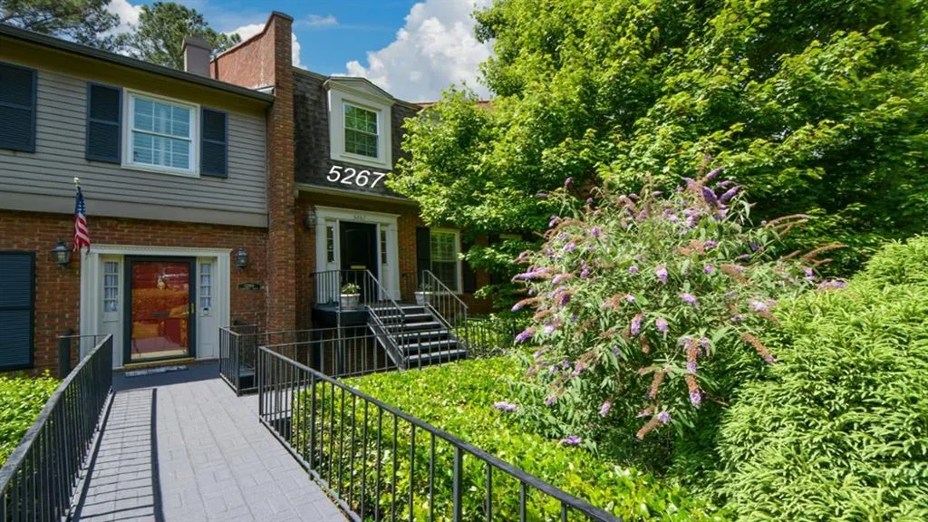 5267 Glenridge Drive Ne Unit 5267, Atlanta, Georgia 30342, 3 Bedrooms Bedrooms, ,3 BathroomsBathrooms,Residential,Sold,5267 Glenridge Drive Ne Unit 5267,7061332